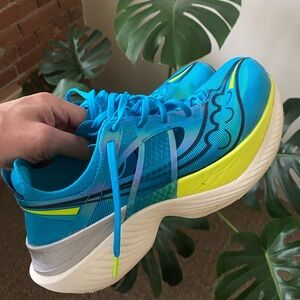 Saucony Endorphin Elite V1